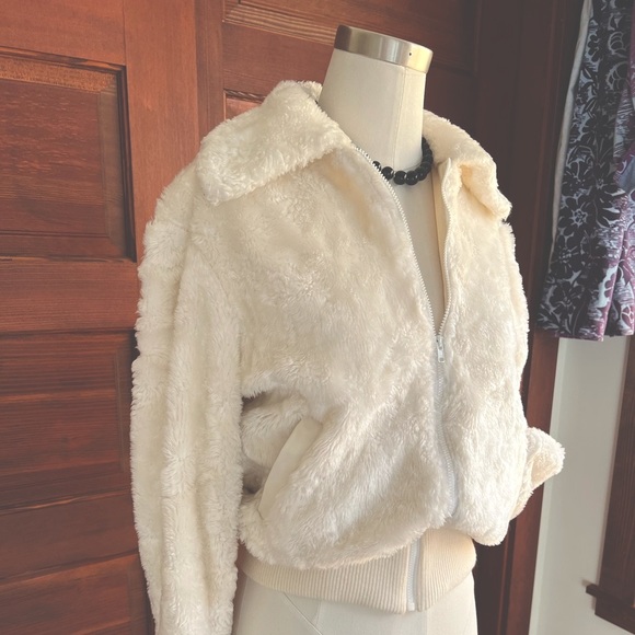 White Faux Fur Reversible Jacket with Pockets - Picture 4 of 7